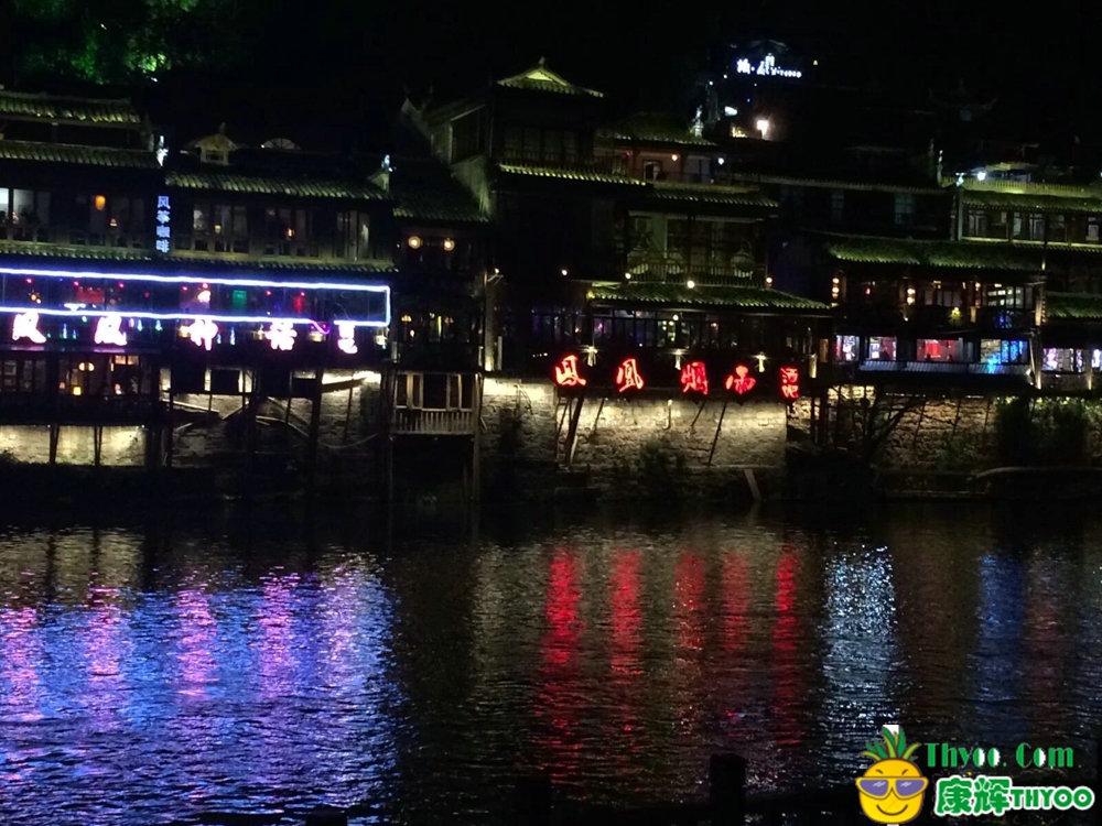 張家界、鳳凰古城\鳳凰古城夜景1-康輝旅游-蔡曉欣供圖